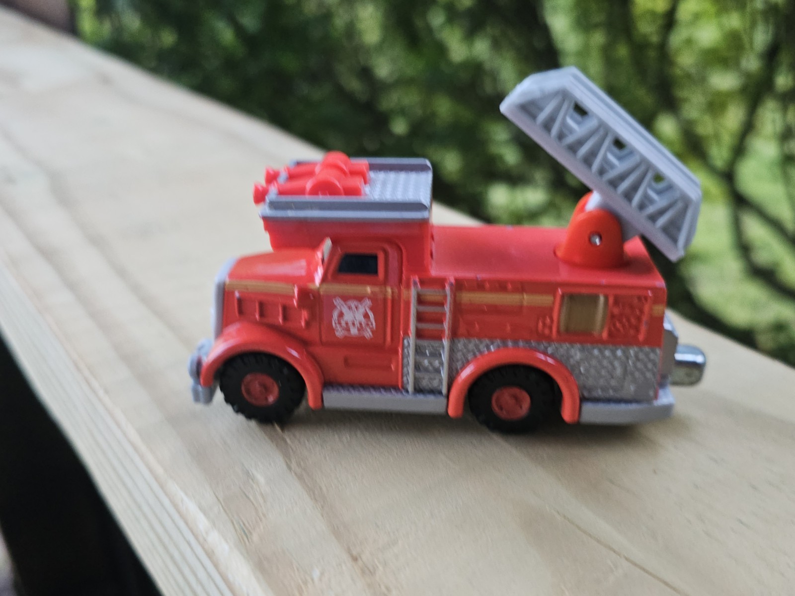 Thomas & Friends FLYNN Fire Engine Take N Play 2012 Magnetic Day Of Diesels