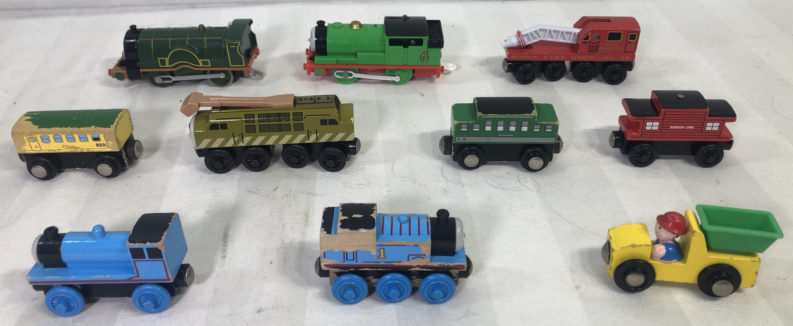 Thomas The Train & others mixed Tracks And Accessories 10 Pieces