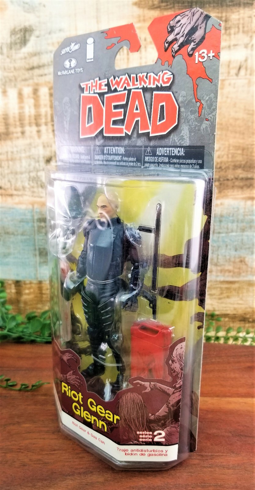 McFarlane The Walking Dead Comic Book Series 2 Riot Gear Glenn Collectible NOS