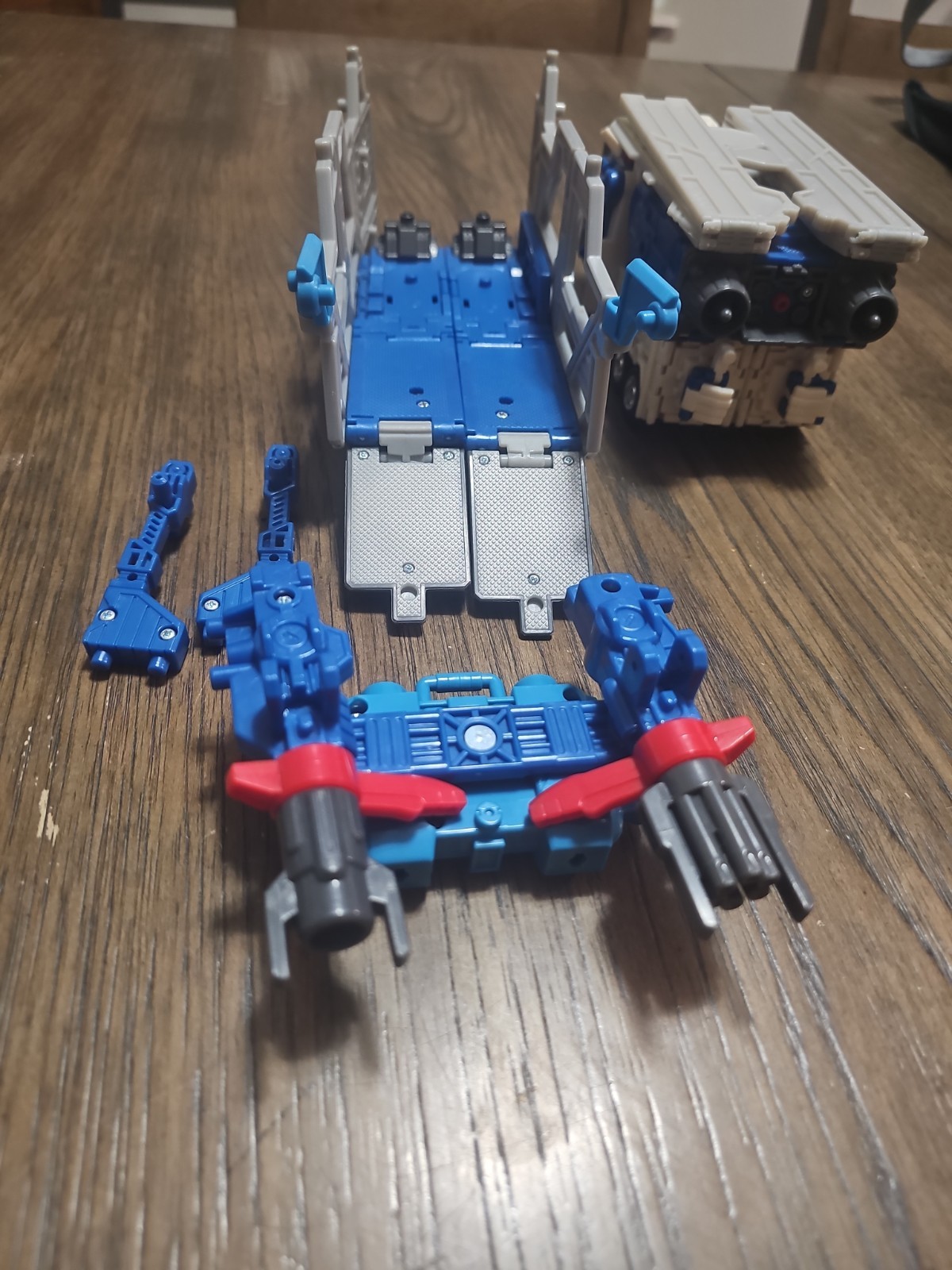 Transformers RID 2001 Ultra Magnus Action Figure-Incomplete- 1 Missing Piece