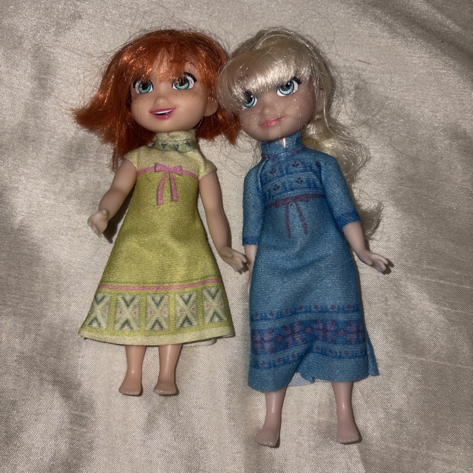 Frozen 2 Arendelle Royal Family dolls Only 6 » Anna & Elsa Lot Of 2