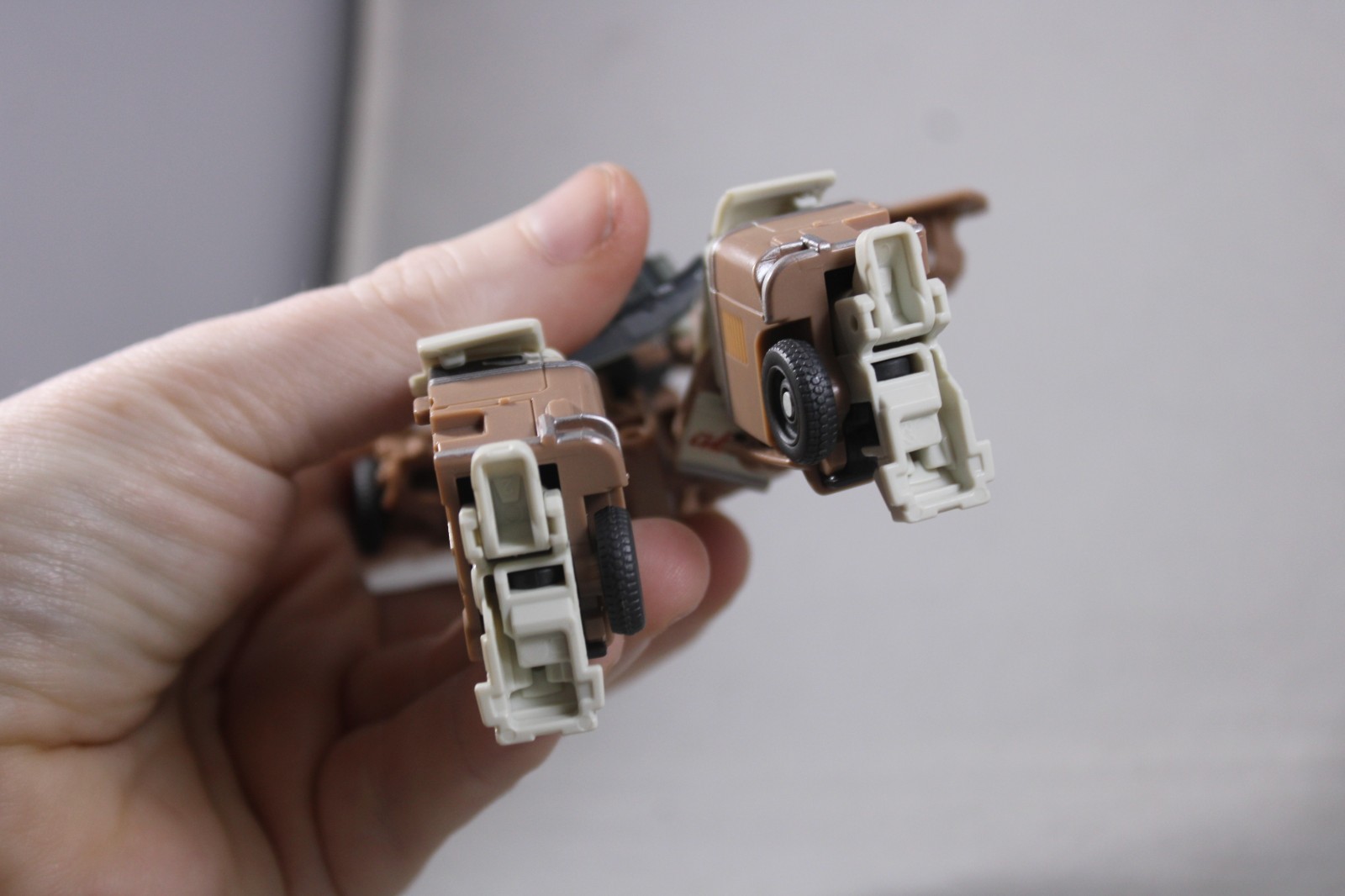 Hasbro Transformers ROTB Studio Series? 108 Wheeljack FOR PARTS READ DESCRIPTION