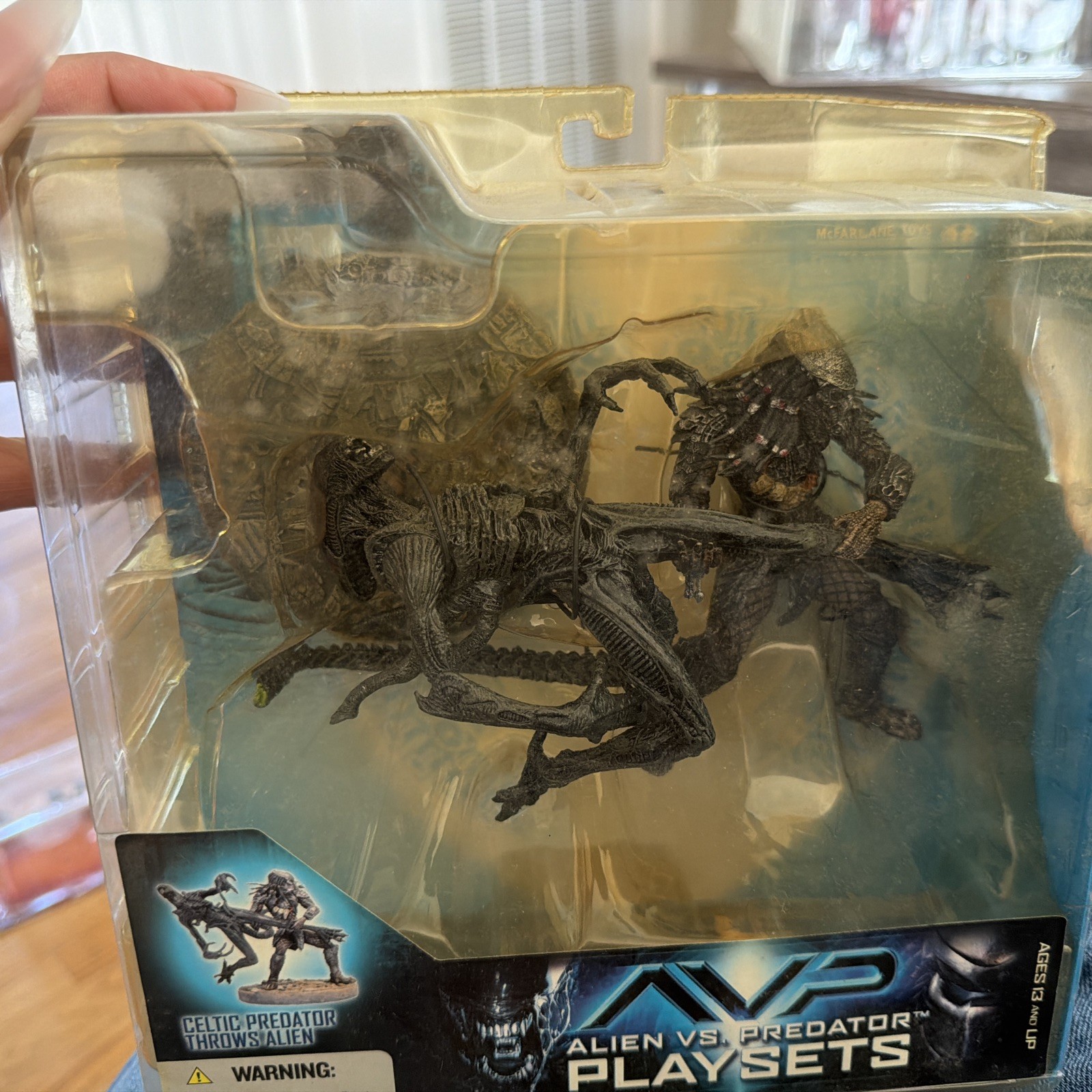 Alien vs Predator Playsets Celtic Predator Throws Alien McFarlane NEW Sealed