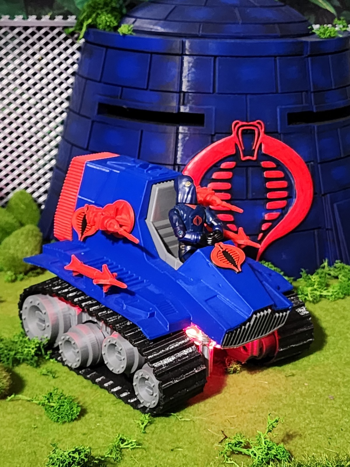 G.I. Joe COBRA Tripple T With LEDs And Moving Threads 3.75&Prime; Vintage Scale.