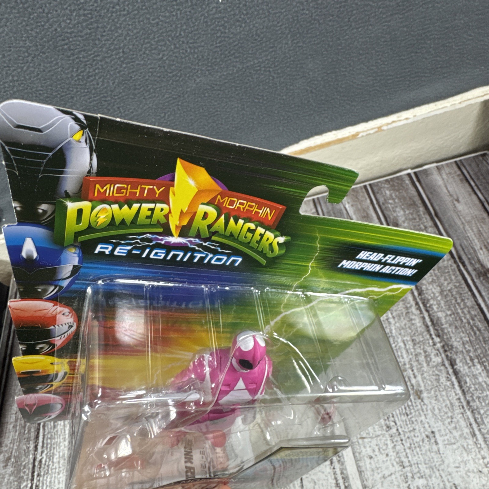 Power Rangers Mighty Morphin Re-Ignition Pink Ranger Action Figure Auto-Morphin