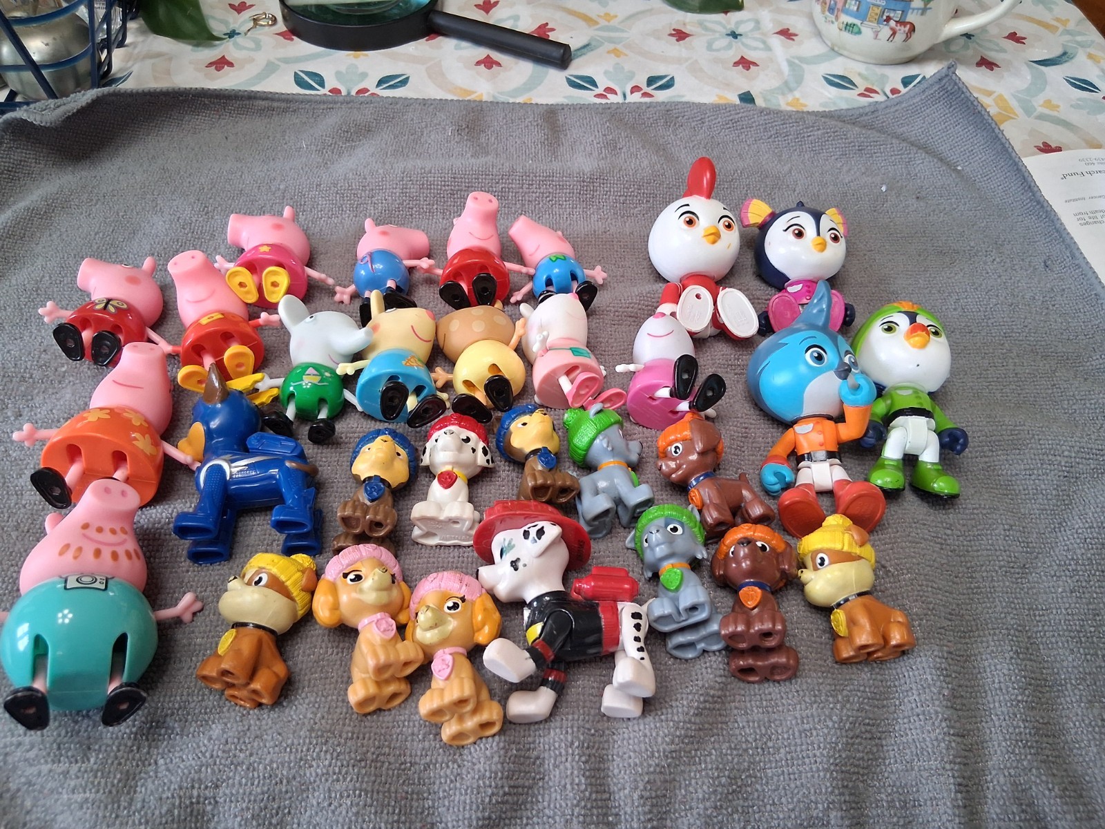 30 Pieces Of Poseable Figures-Hasbro Top Wing-Peppa Pig -Paw Patrol-Toys-(D)