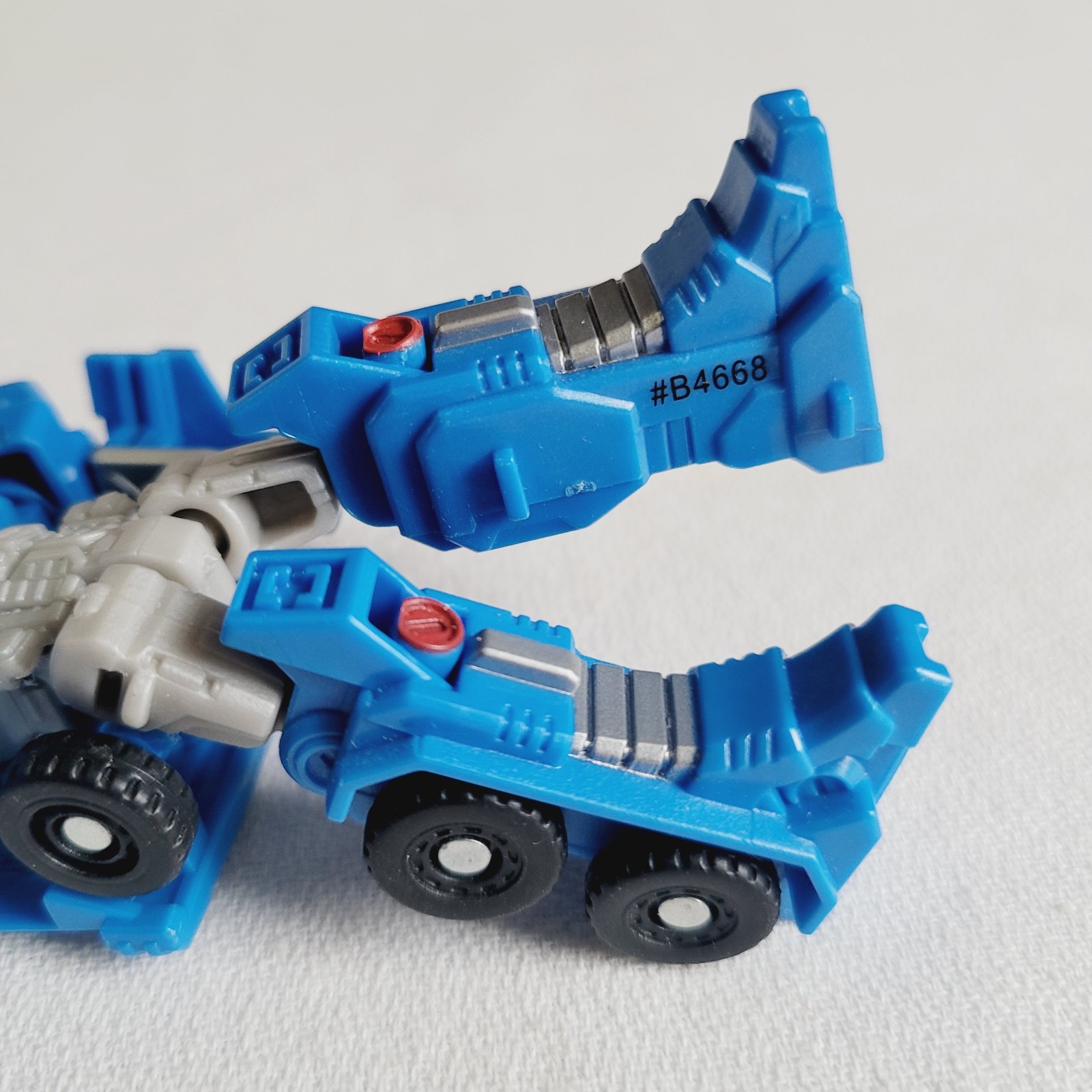 Transformers Combiner Wars Legends Class Pipes (no packaging or instructions)