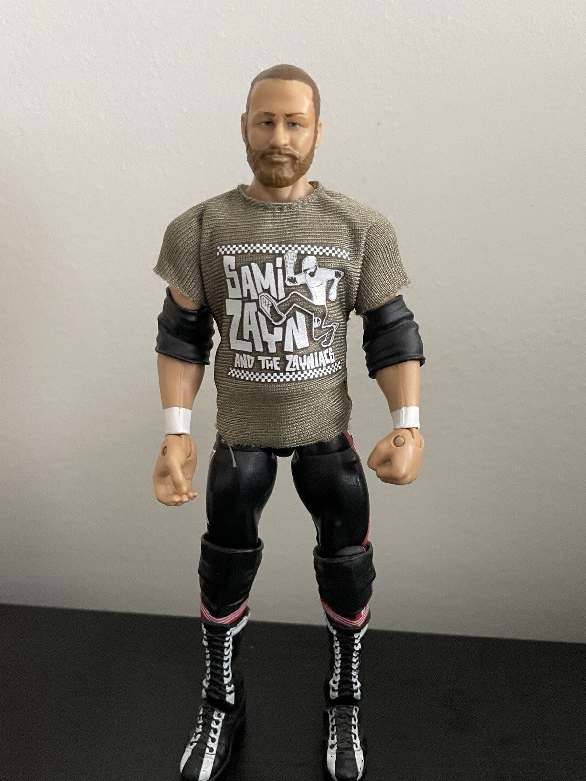 WWE Sami Zayn Wrestling Action Figure w/ Green Shirt Clothes Plastic Fabric