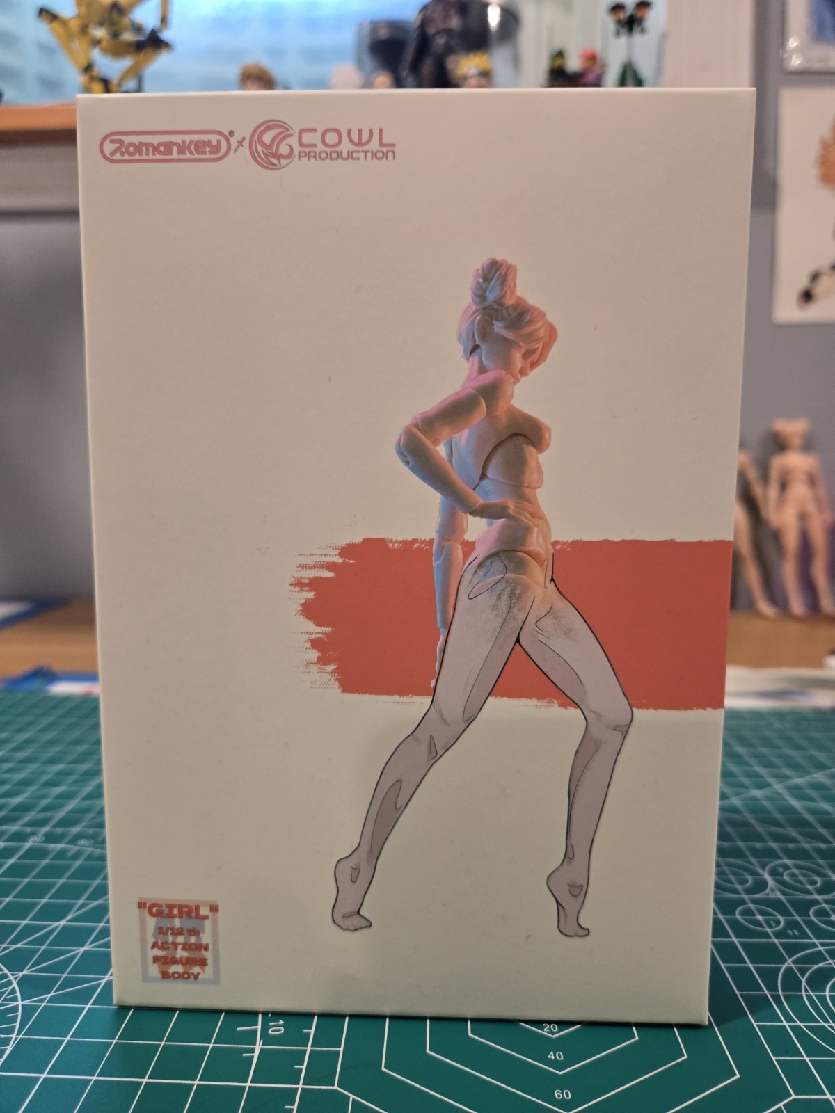 Romankey X Cowl 1/12 Action Figure Girl Body Brown Color