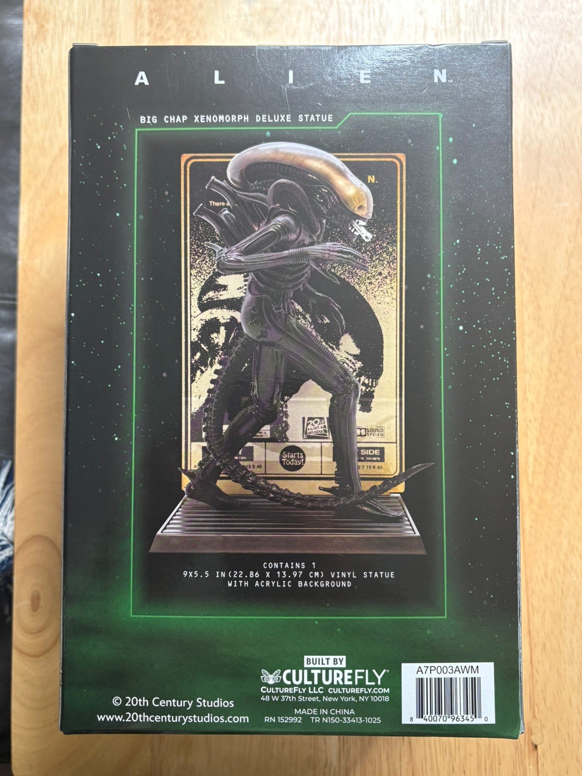 NEW! (ONLY 2 LEFT) Alien ‘Big Chap’ Xenomorph Deluxe Statue w/Acrylic Background