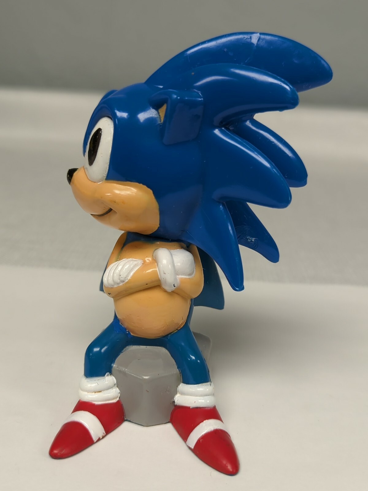 Vintage Sonic the Hedgehog hard plastic statue 5&Prime; (1993 Sega)