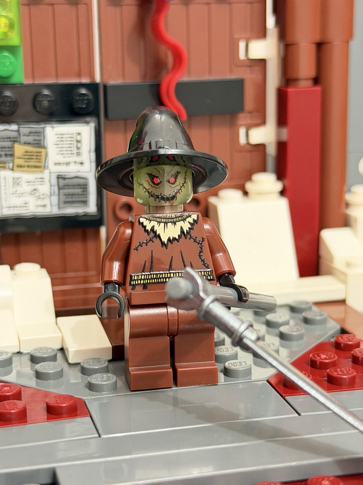 2006 LEGO Scarecrow Mini Figure UV PRINTED CUSTOM GLOW IN THE DARK HEAD