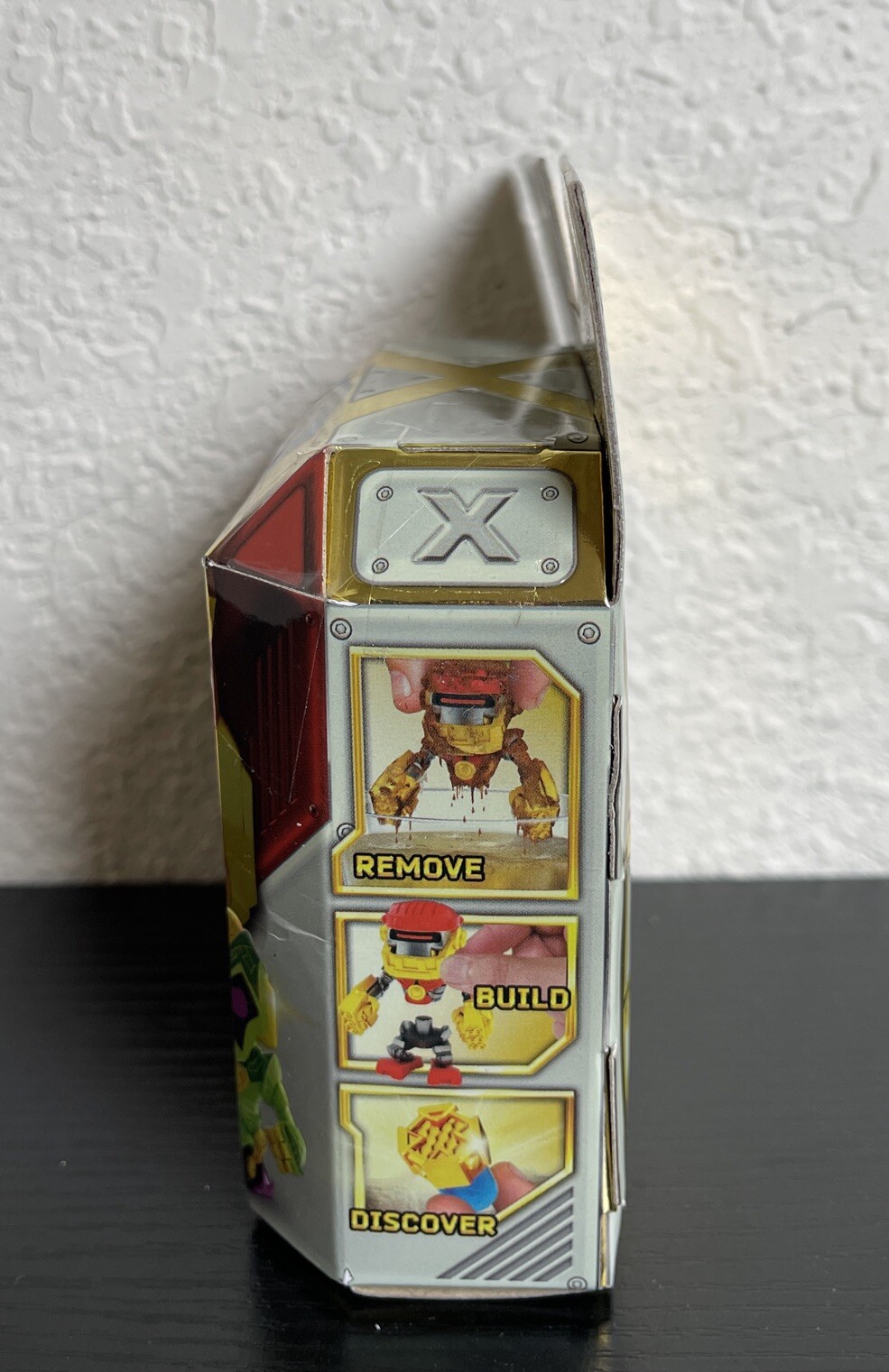 Treasure X Robots Gold Mini Robots Remove, Build, Discover Mystery Pack Moose