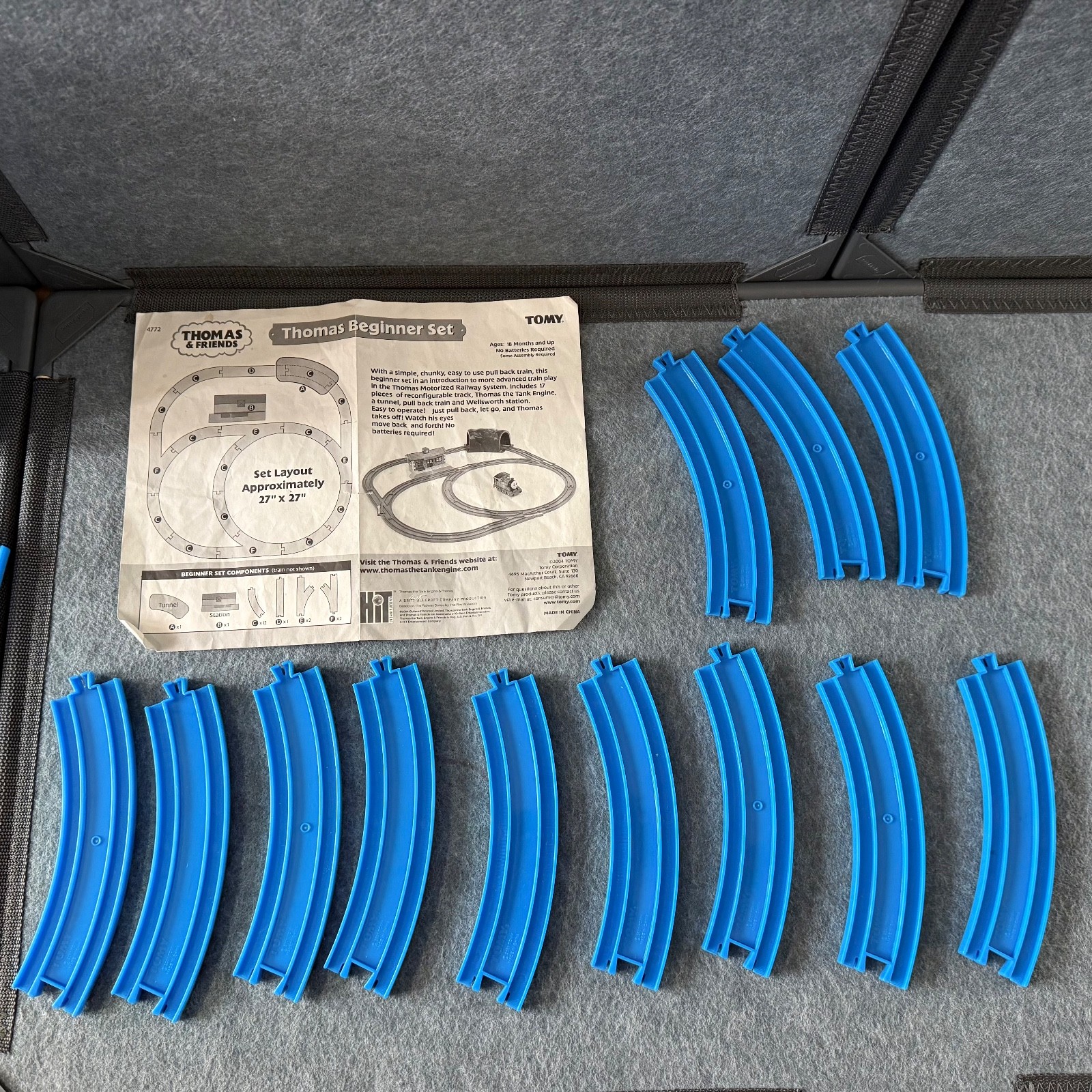 Thomas Friends Beginner Set TOMY 2004 Pull Back Train Blue Track Complete w/box