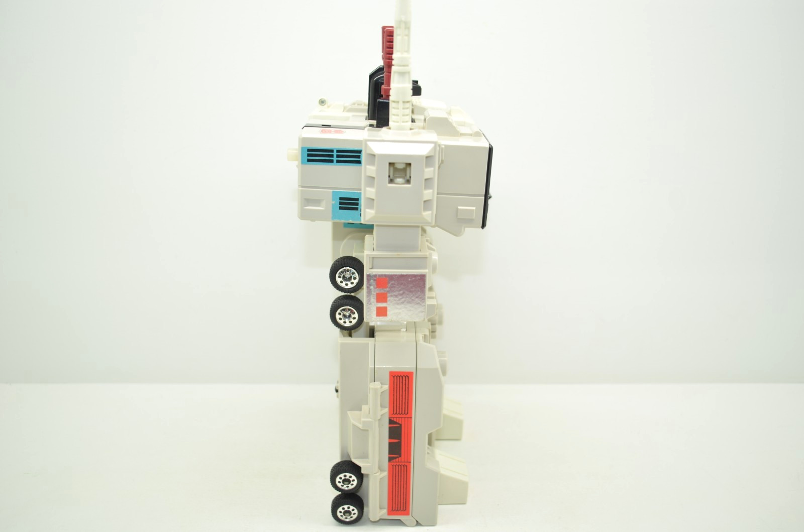 1985 Metroplex Transformers G1 Autobot Battle Station Rubber Tires Hasbro