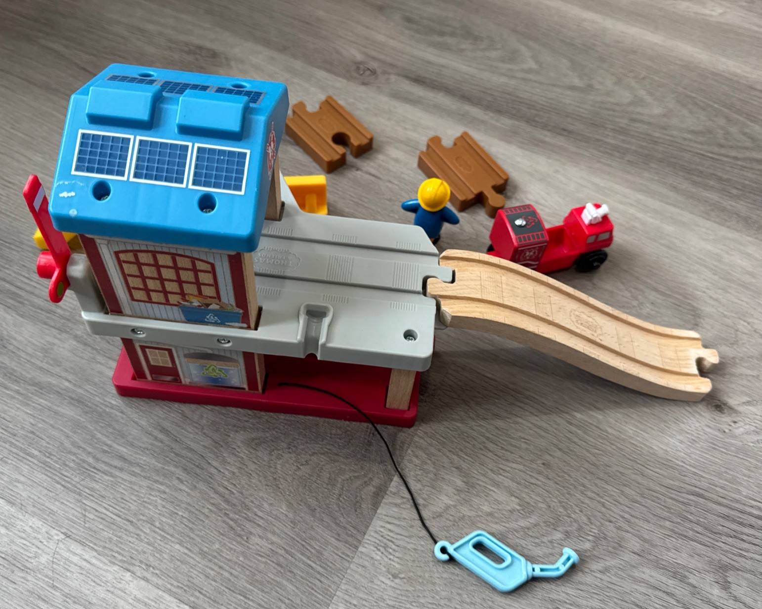Thomas Wood Railway SSRC Rescue Firehouse Station Set Eco Fire Toy 99% Complete