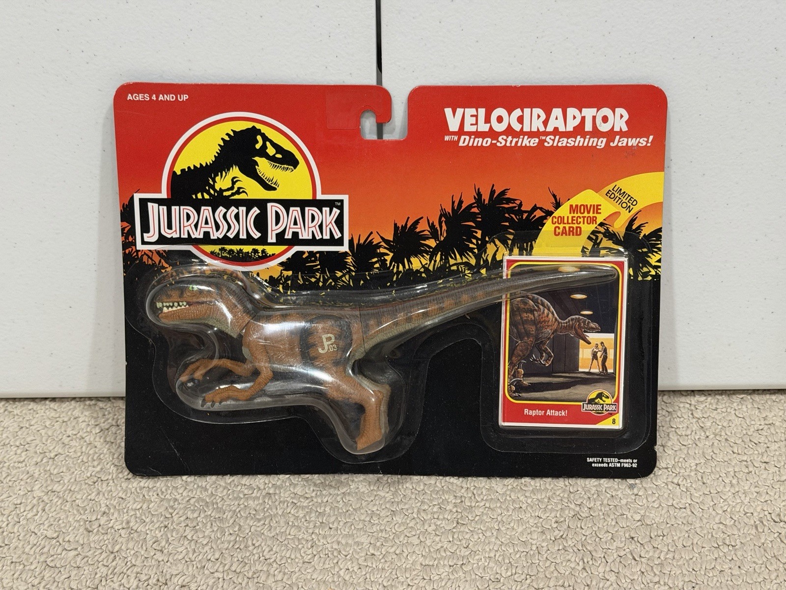 1993 Kenner Jurassic Park Velociraptor « Raptor » w Slashing Jaws NEW Perfect Mip