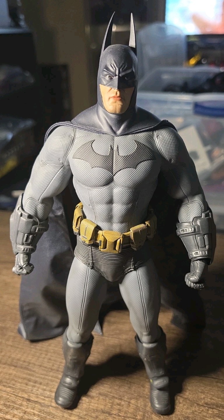 Hot Toys 1/6 Scale Arkham City Batman