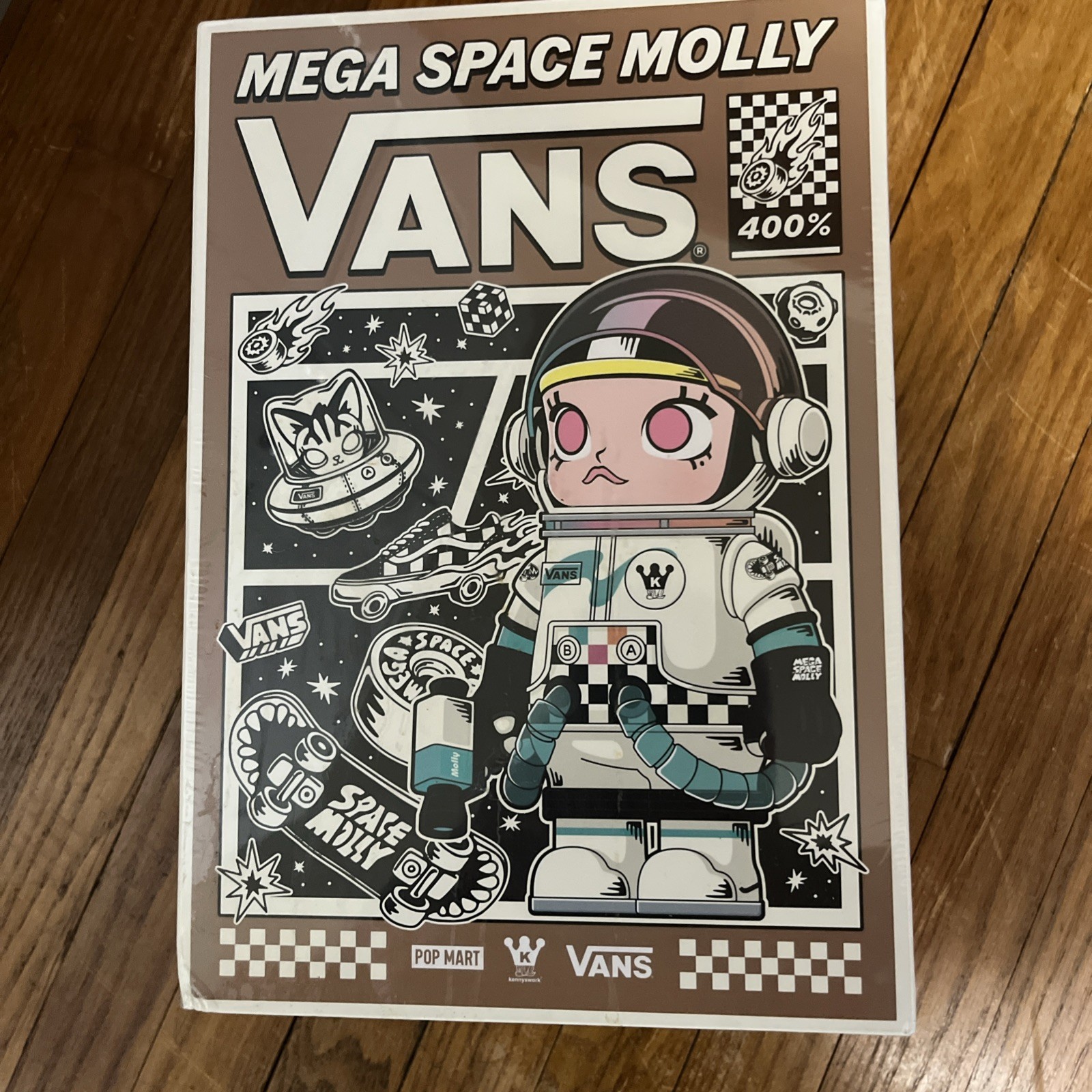 MEGA COLLECTIONS MEGA SPACE MOLLY 400% VANS Figure Collectable Art Toy