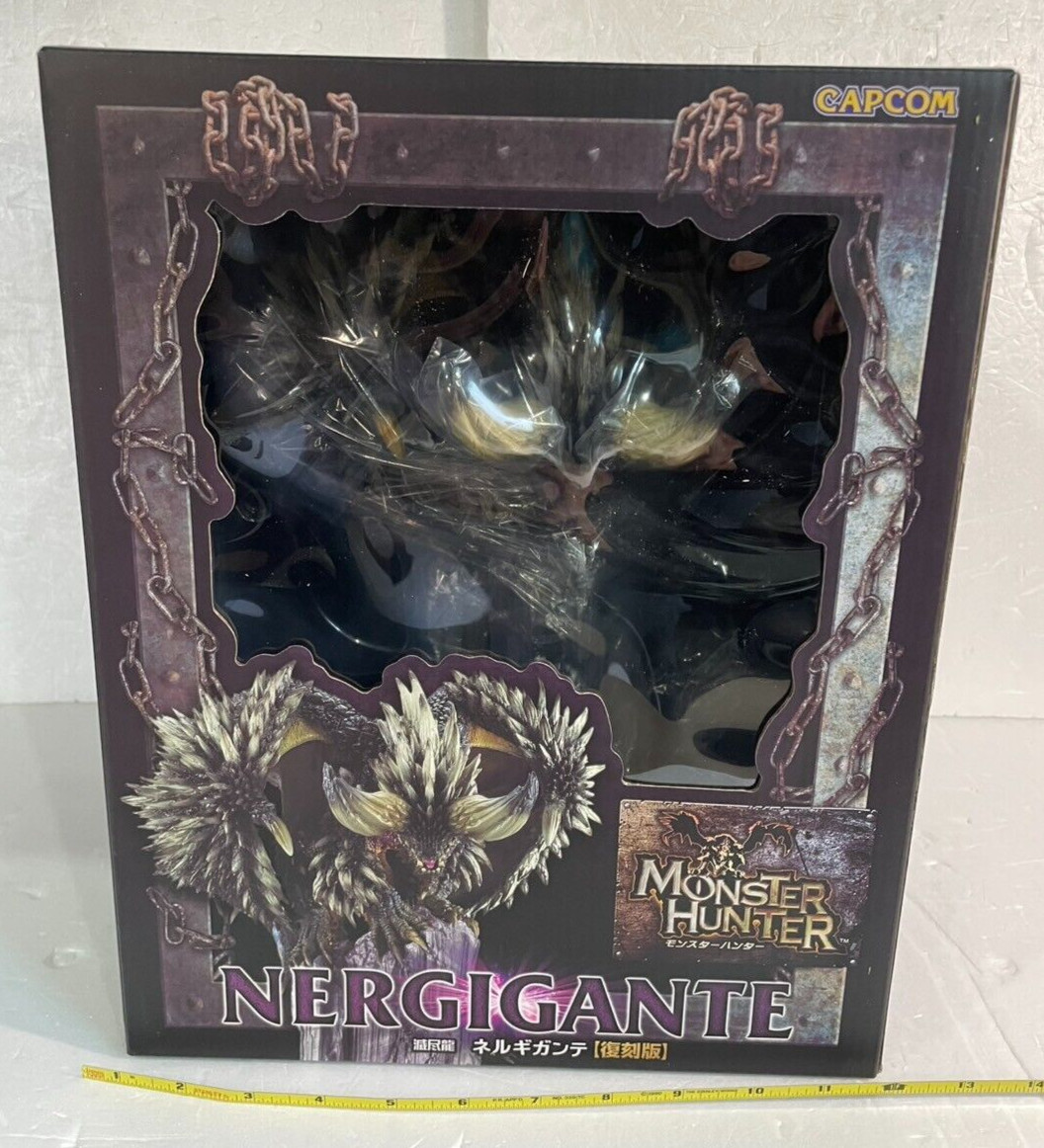 Figure Builder Creator&rsquo;s Model Extinction Dragon Nergigante Reprint H 12.6 inch