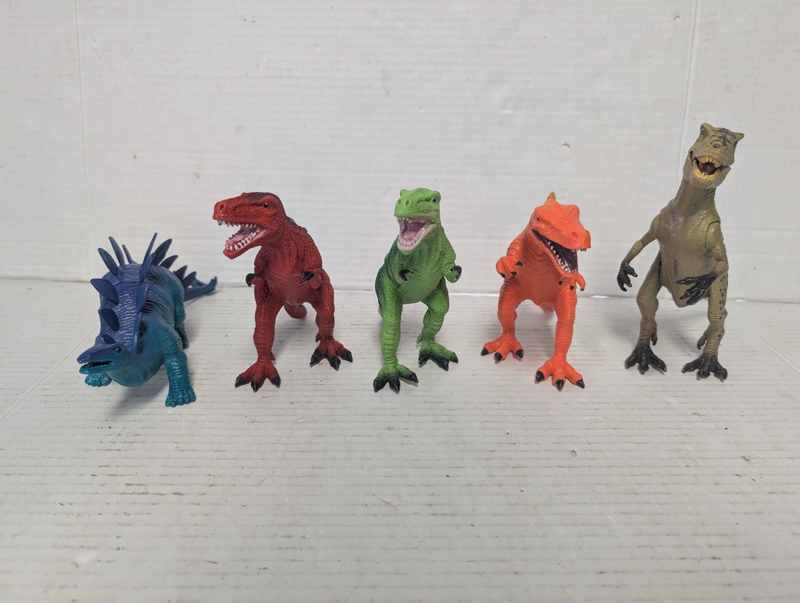 Assorted Plastic Dinosaur Figures Lot of 5 Mini Toy Dinosaurs Mixed Colors