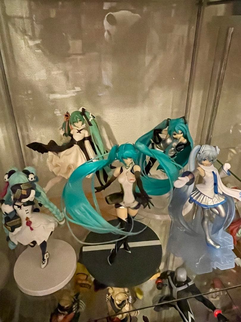 Hatsune Miku Figures Lot – 24 Pieces – No Boxes – Used Age14+ A133
