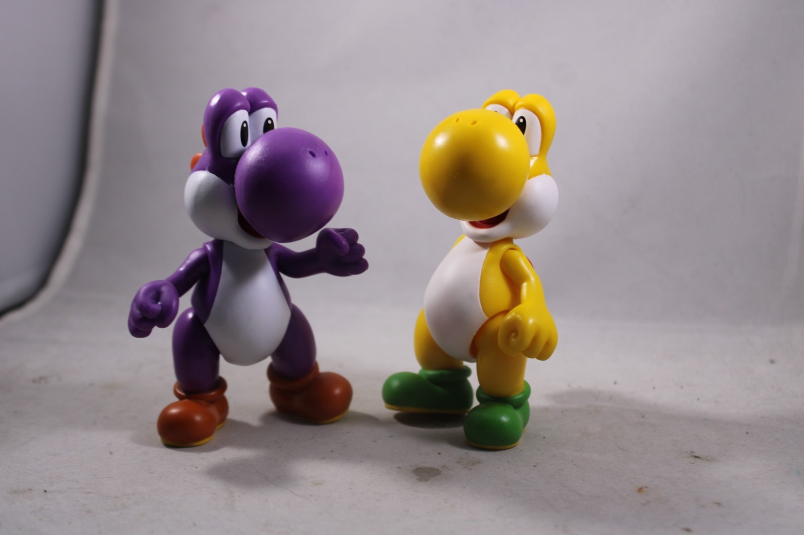 Jakks Super Mario 4&Prime; World of Nintendo Series Yellow & Purple Yoshi Figures Lot