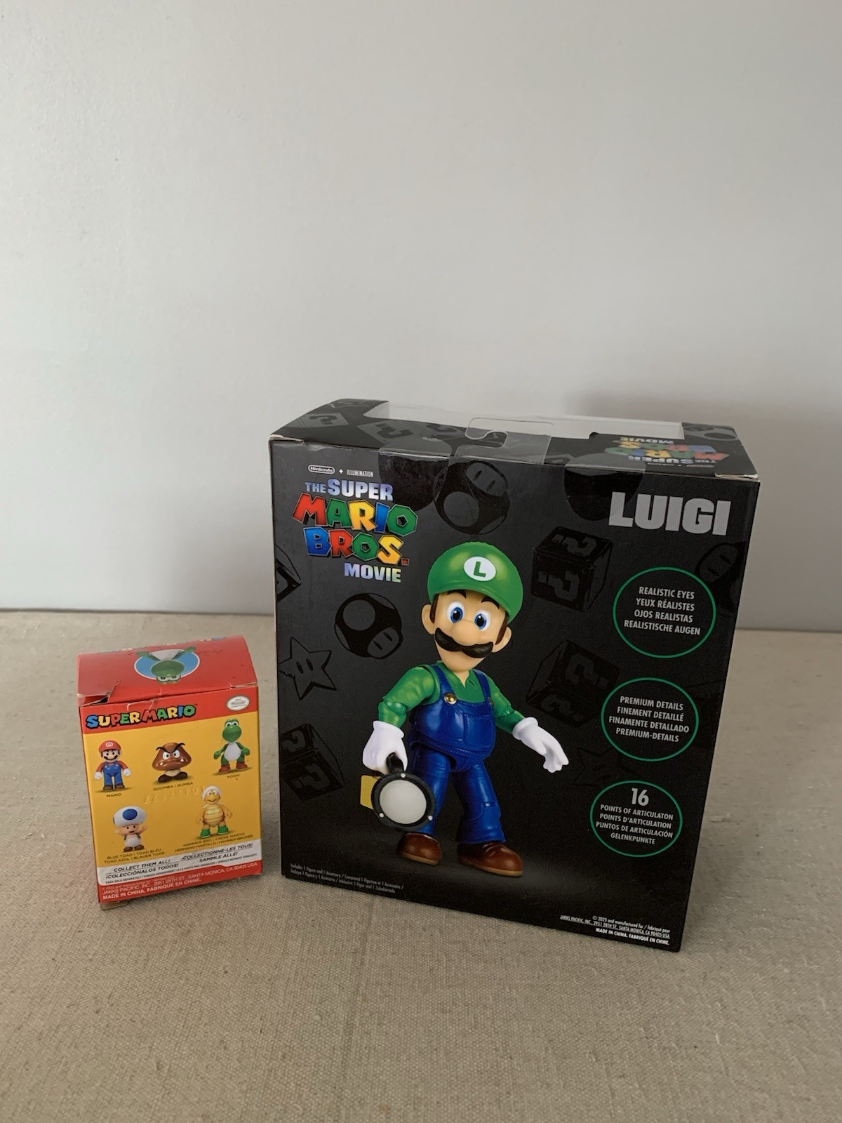 SUPER MARIO BROS MOVIE – Luigi Action Figure w/Flashlight + Yoshi Figure *READ*