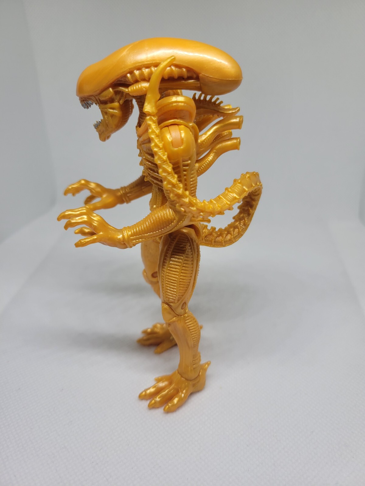 Alien Warrior &lsquo; Yellow &lsquo; Xenorph 2019 Century Fox Collection Action Figure