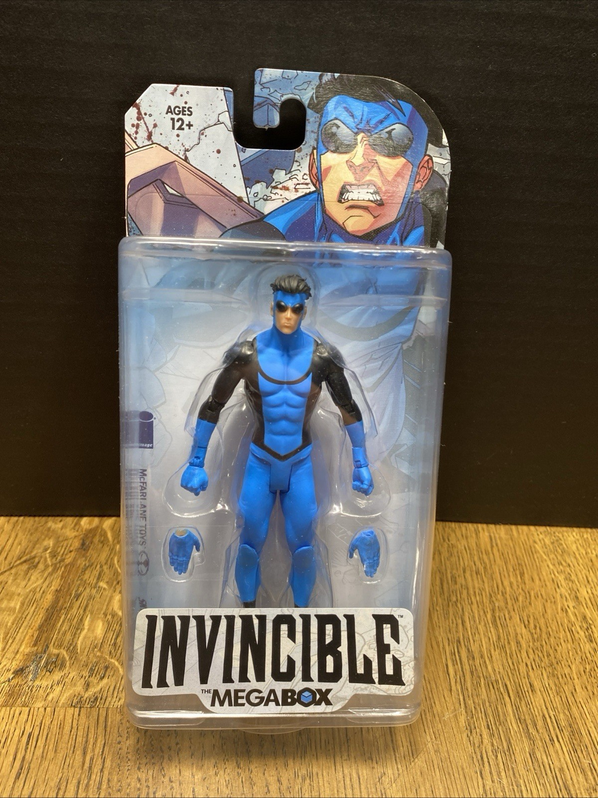 Skybound Invincible Megabox Exclusive Blue Suit NEW