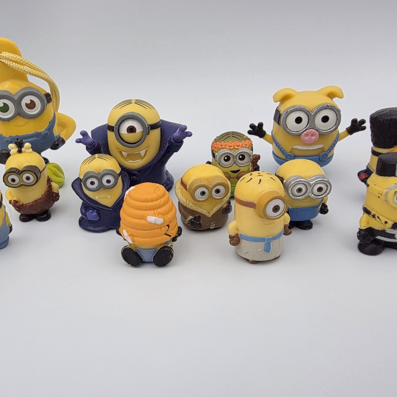 17 Despicable Me Minions Mixed Lot Set Mini Figures Plastic Rubber Yellow Blue