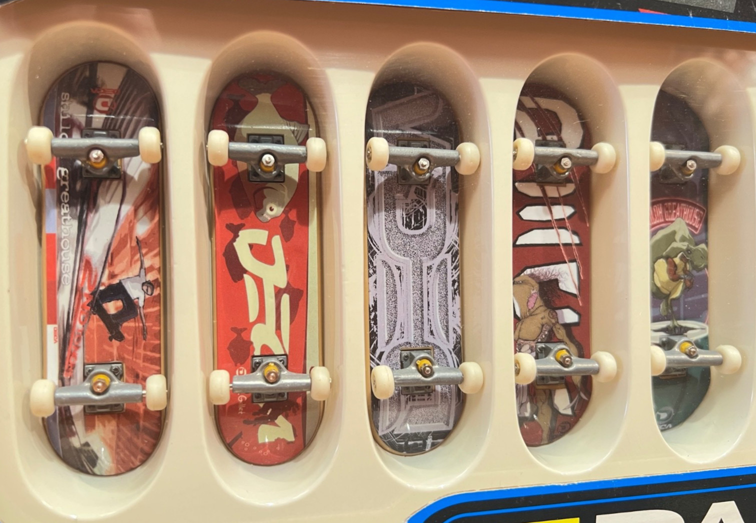 Vintage 2002 Tech Deck DECA Skateboards 5 Pack Fingerboards EXCLUSIVE ART Sealed