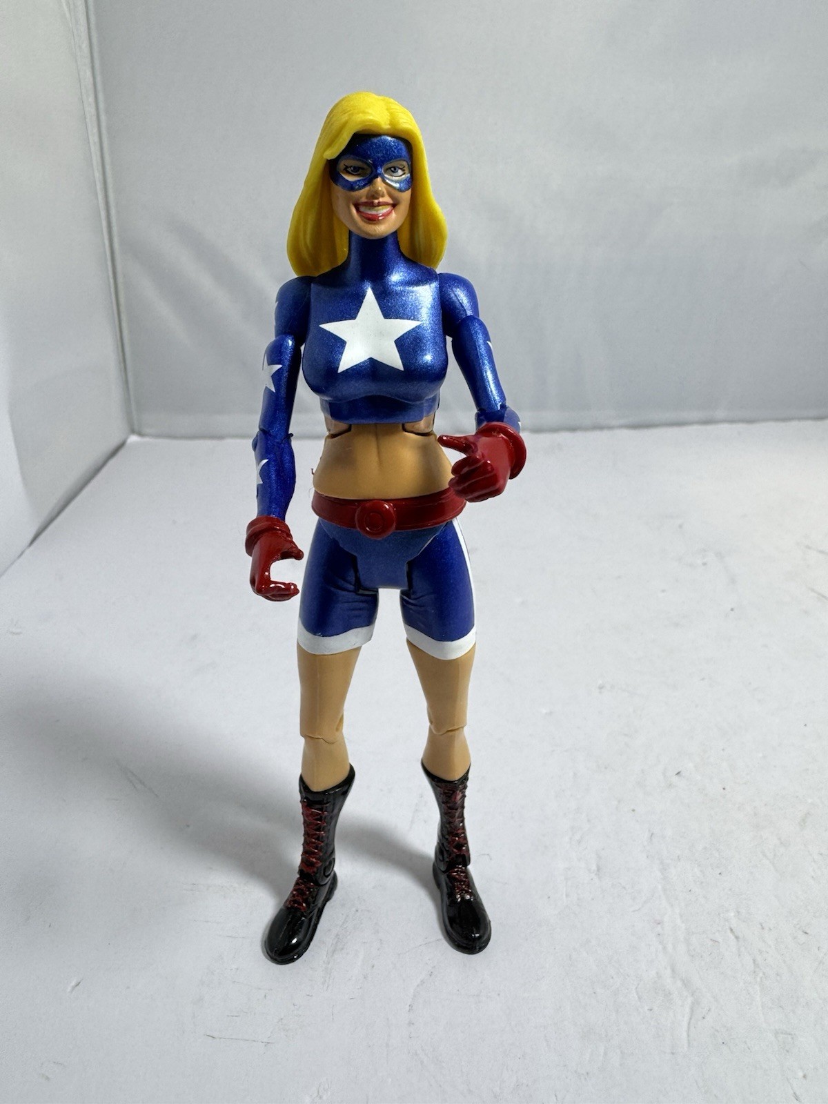 DC UNIVERSE CLASSICS WAVE 19 SERIES ACTION FIGURE STARGIRL