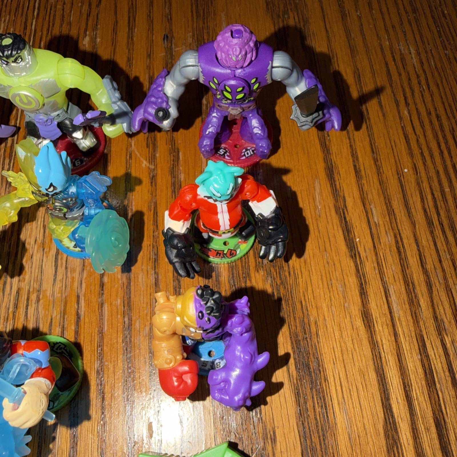 Akedo Ultimate Arcade Warriors Legends Of Akedo Lot Of 10 Figures 2 controllers
