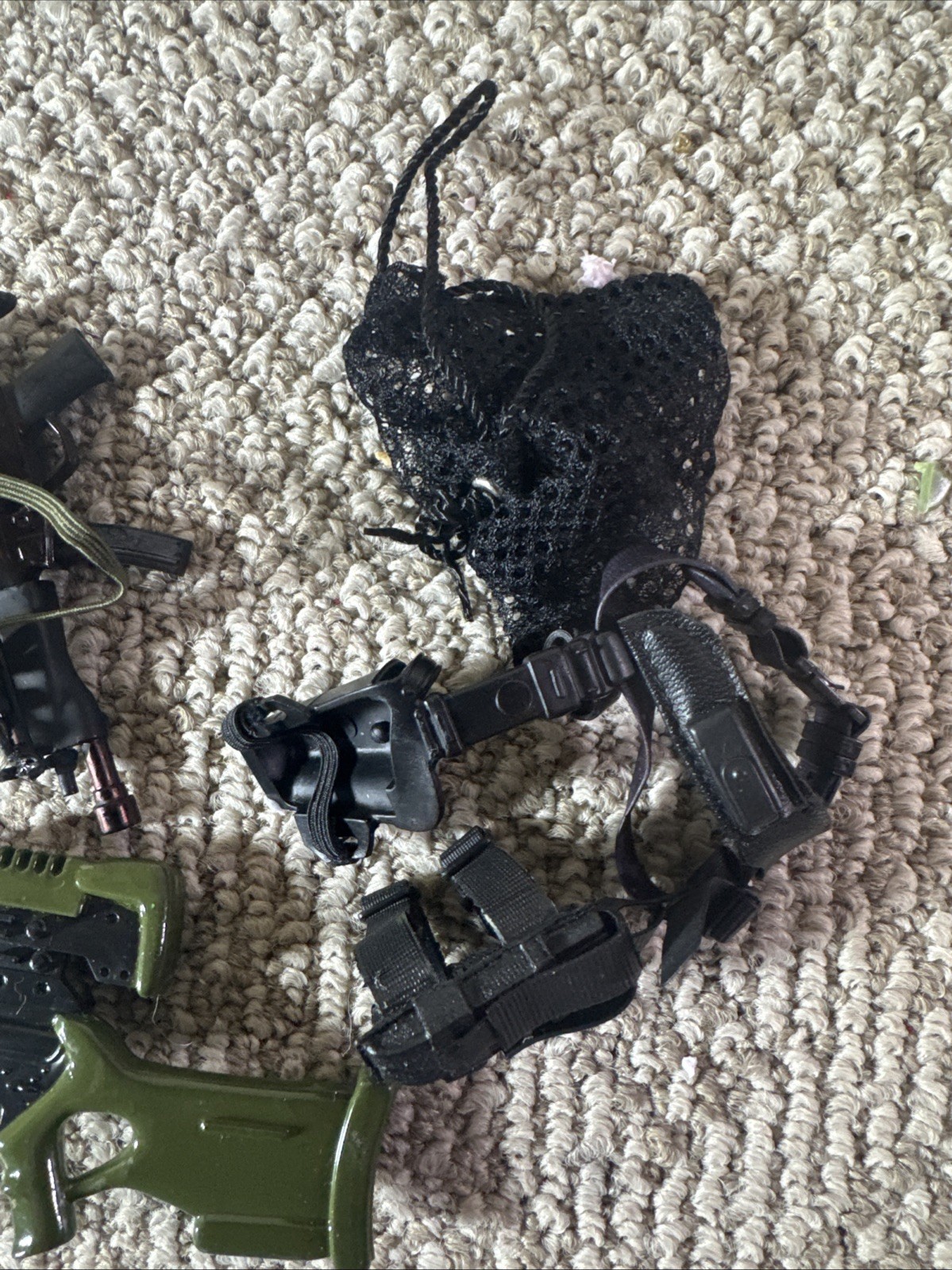12&Prime; ACTION FIGURES – WEAPONS, CLOTHES, AND ACCESSORIES LOT – USED GUN HAS TWIST