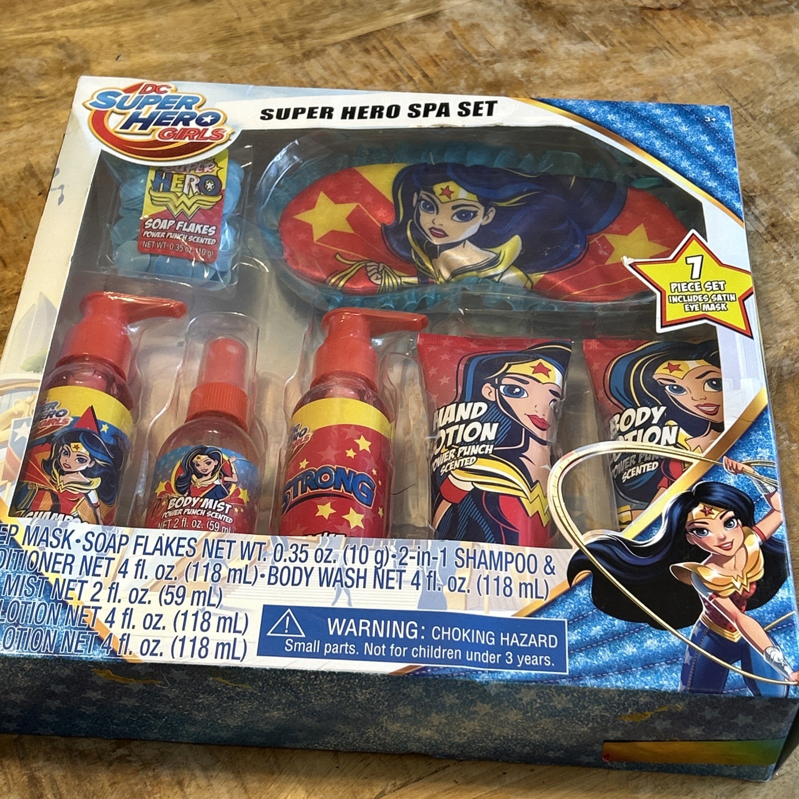 Rare DC SUPER HERO GIRLS SPA SET 7 piece Set Soap Eye Mask Shampoo Body Wash