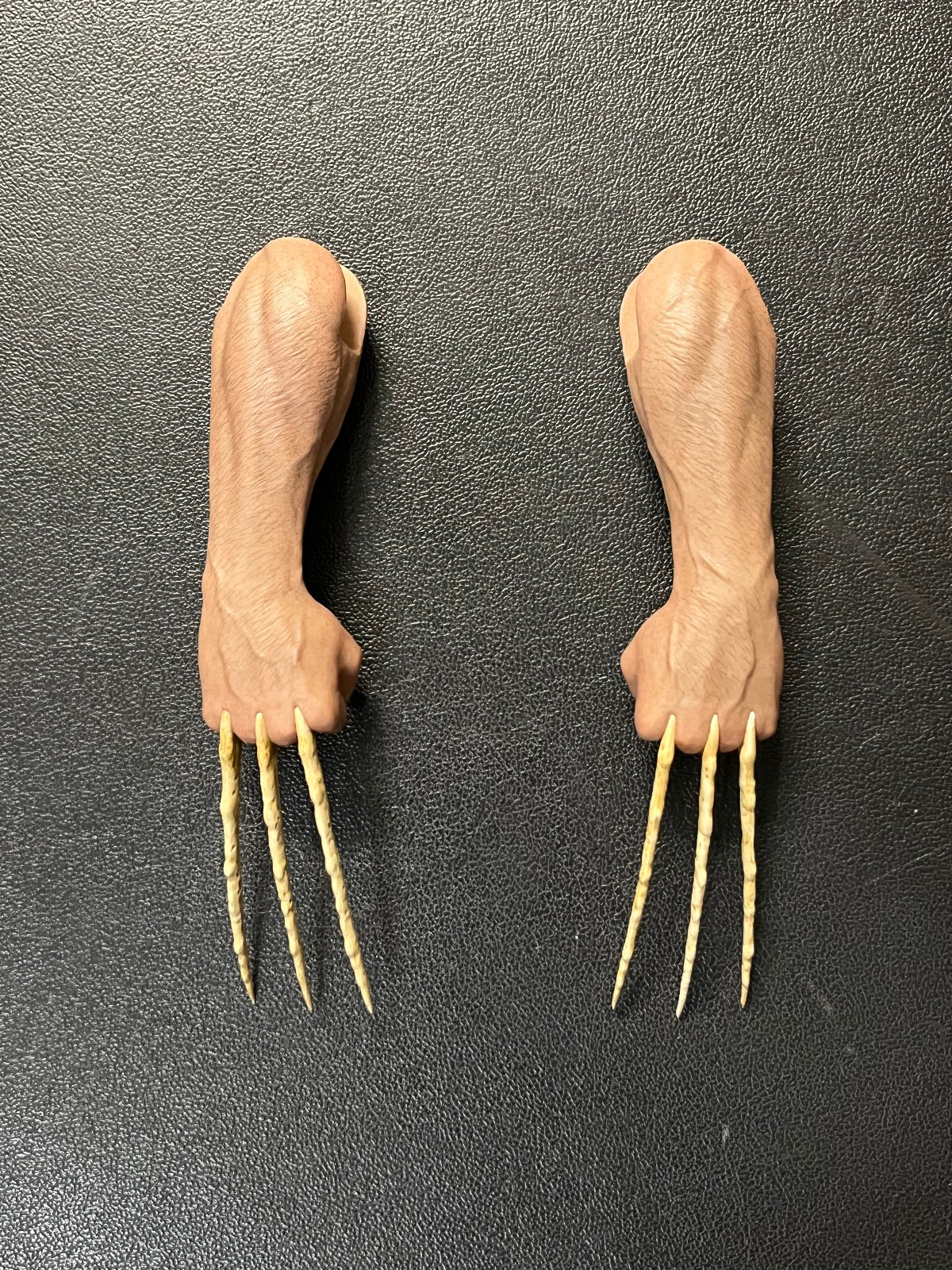 Hot Toys MMS660 X-Men DoFP Wolverine 1973 1/6 Scale Seamless Forearm Bone Claws