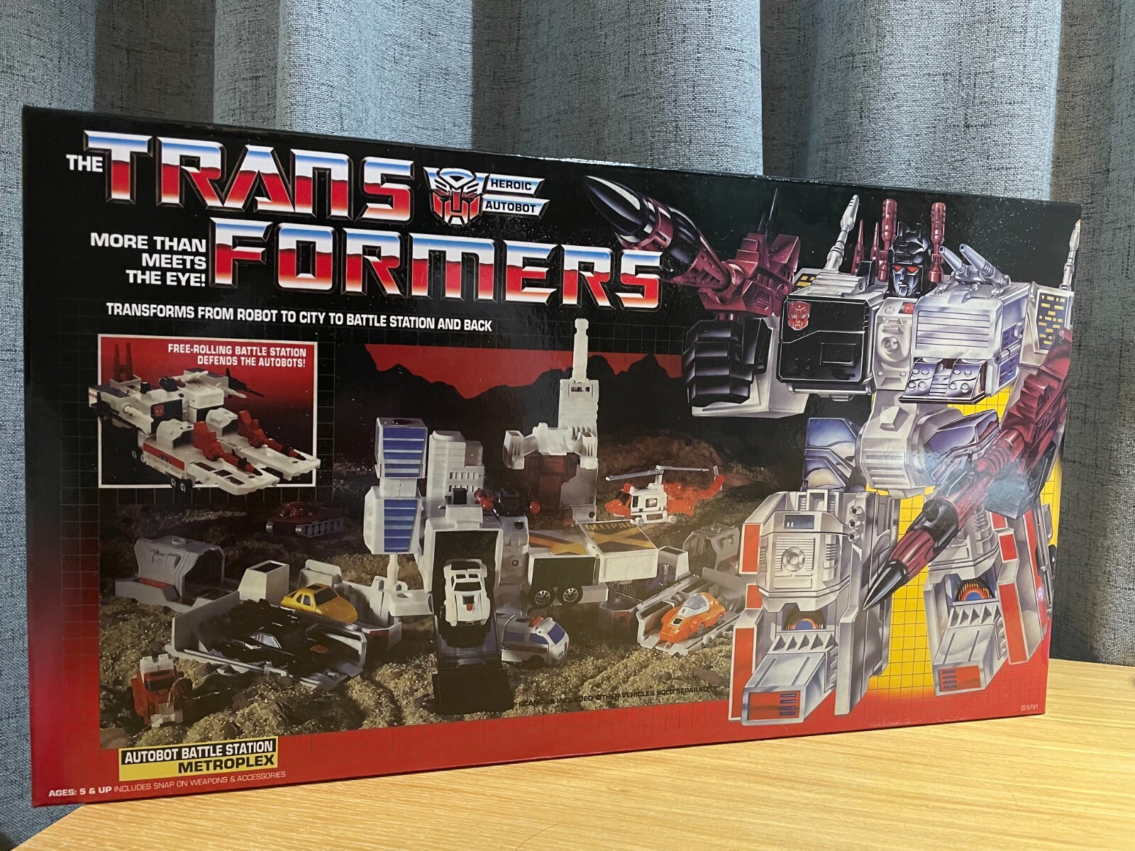 Transform G1 Reissue Autobot Metroplex boxed Brand new Free Ship