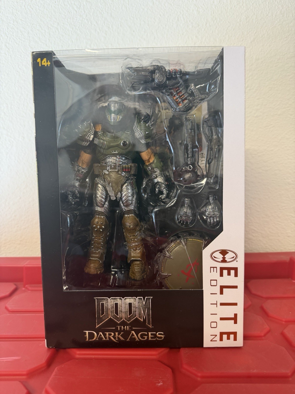 McFarlane Elite Edition #1 Doom: The Dark Ages Doom Slayer Deluxe Action Figure