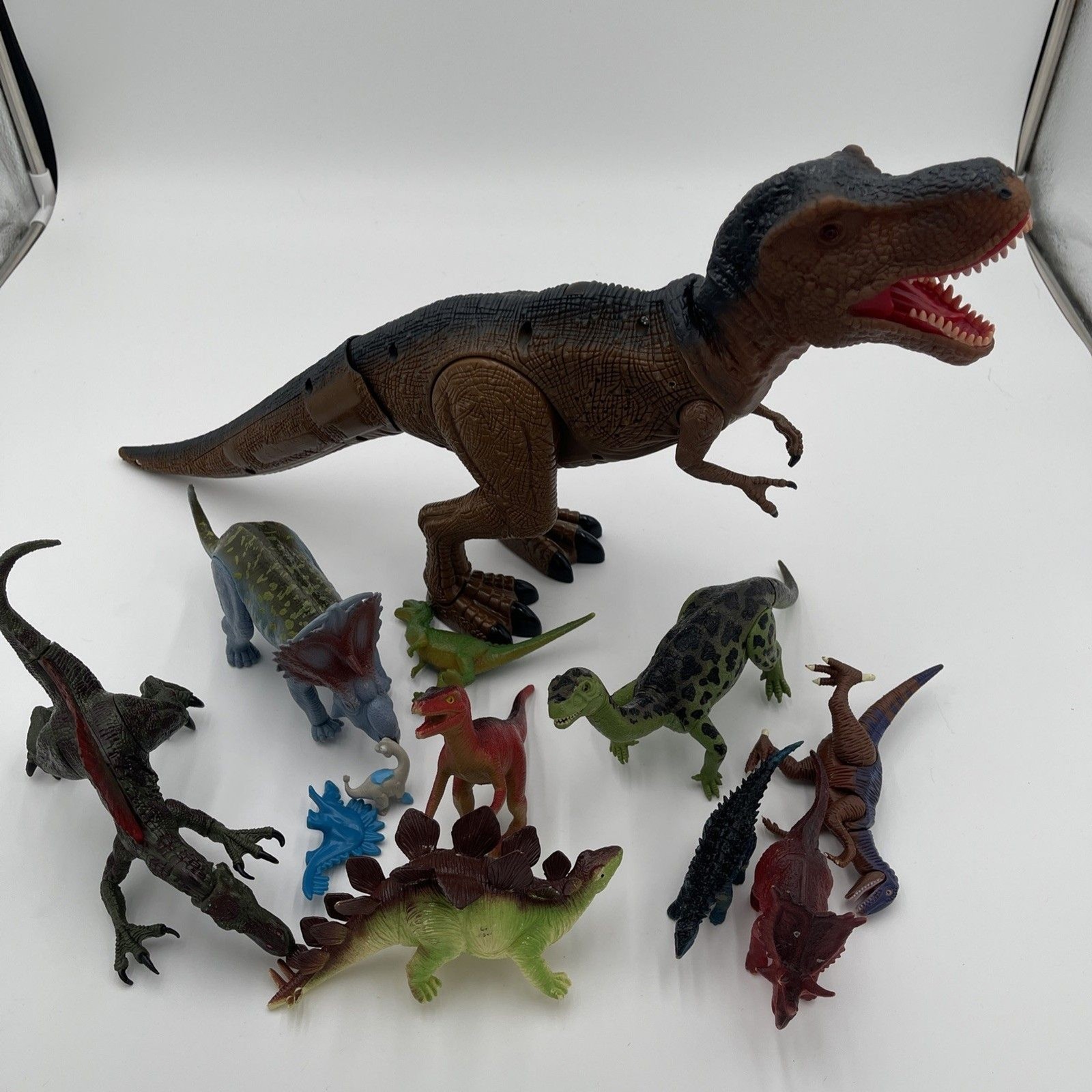 Dinosaur Varied LOT Of 13 figures unbranded toys. All Types Different Sizes