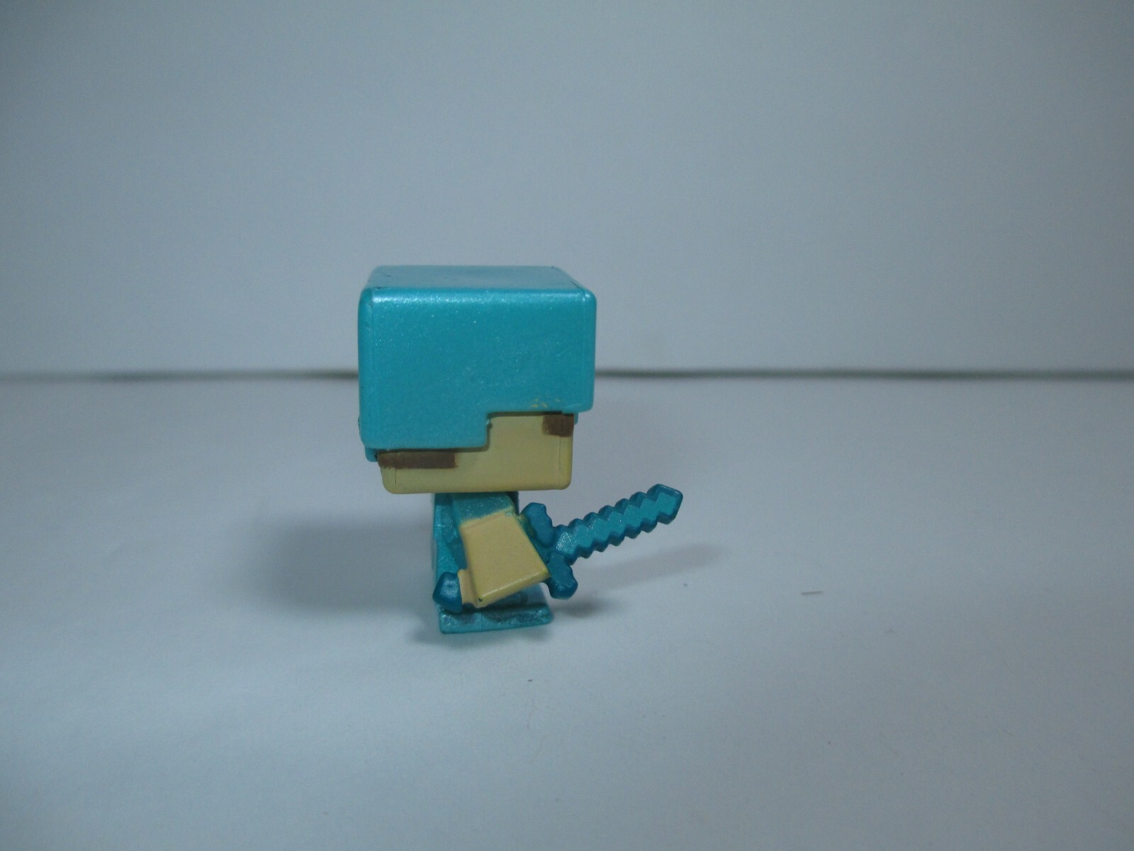 Minecraft Mini-Figures 1&Prime; Steve in Diamond Armor Mini Action Figure Mojang