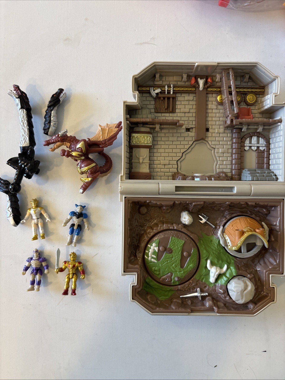Castle of Kells Mystic Knights of Tir Na Nog 1998 Bandai Micro Playset Complete?