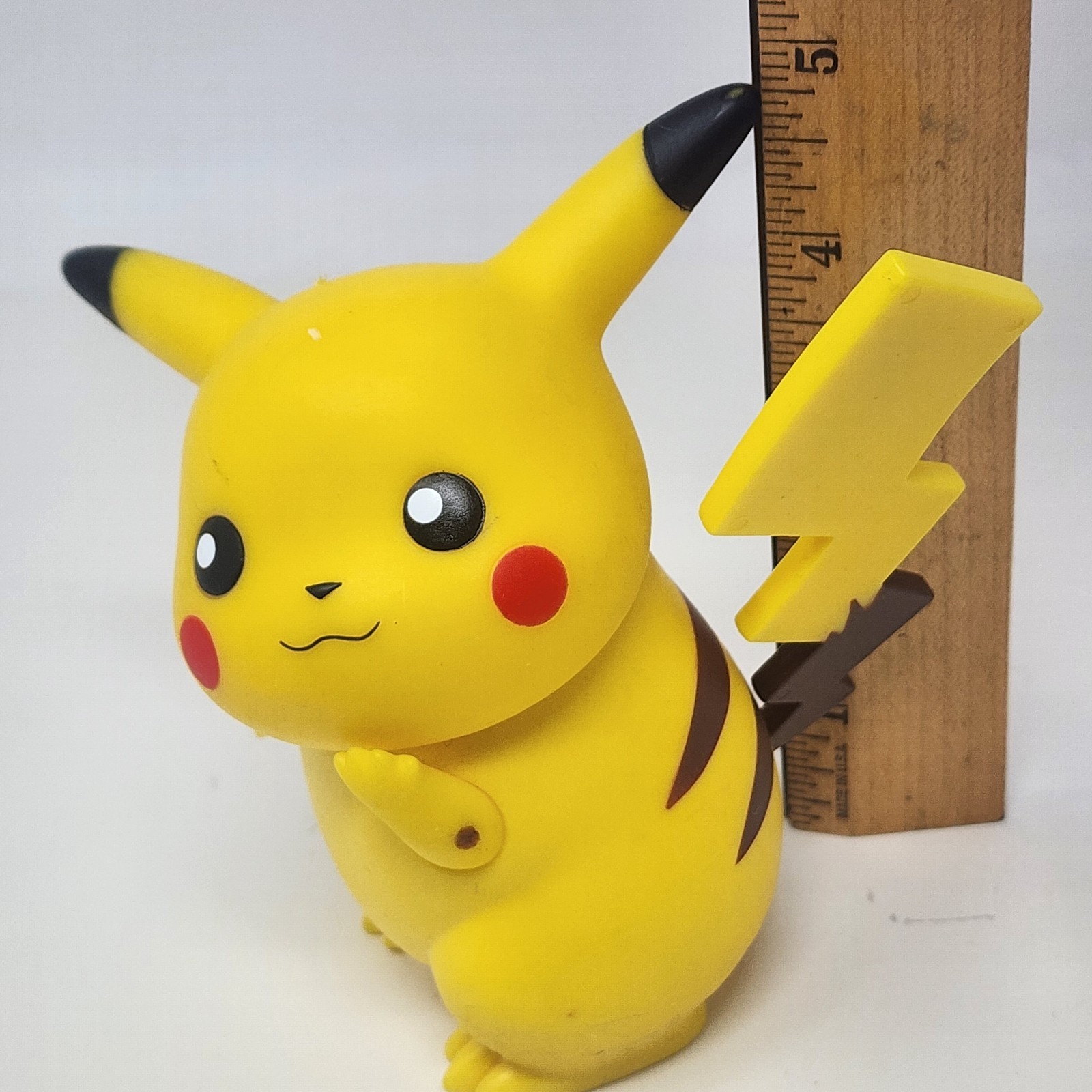 1998 TOMY Pikachu Action Figure Moveable Auldey POKEMON Vintage NINTENDO 4.5 in