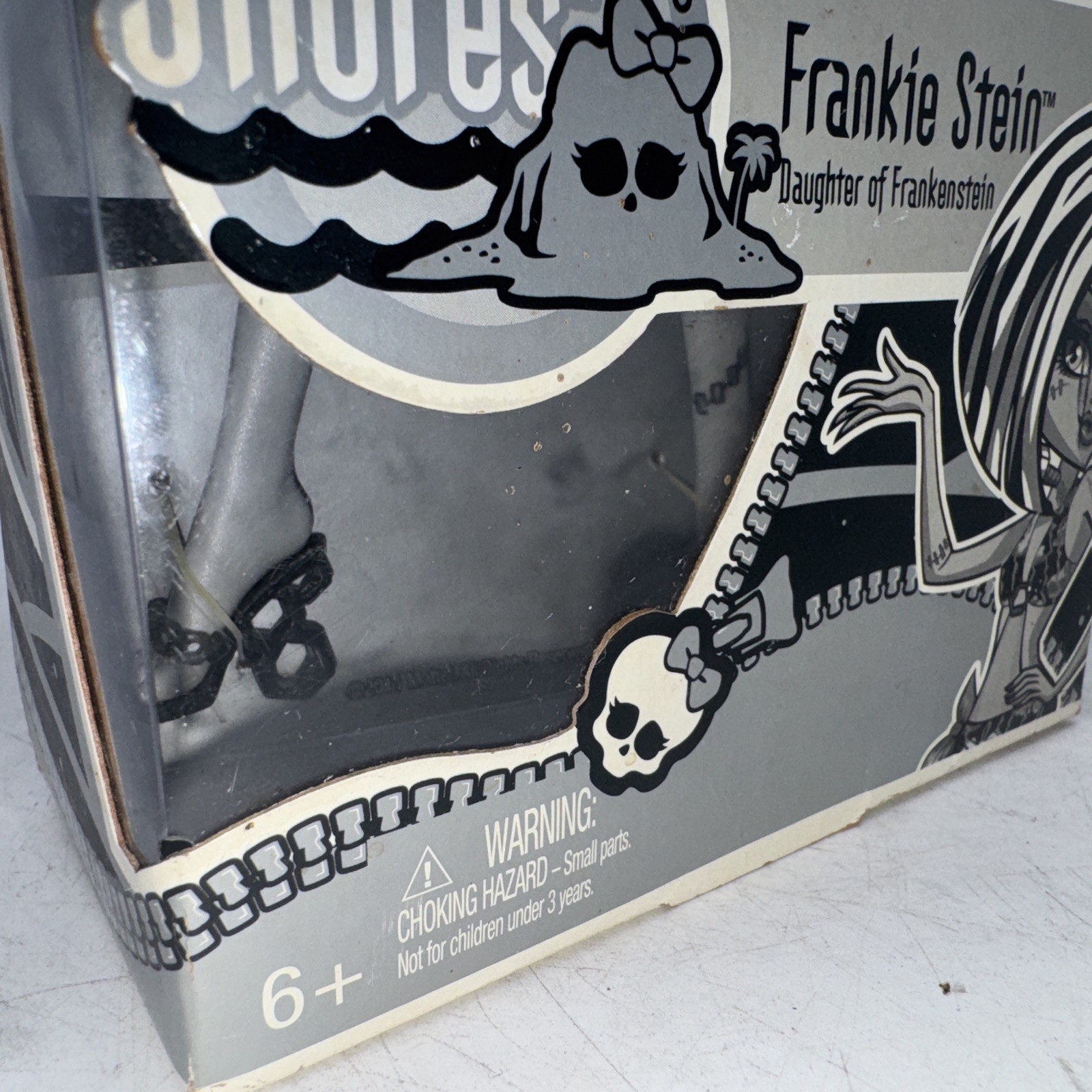 Monster High 2011 Frankie . Possible Accessories Missing? Light Box Wear