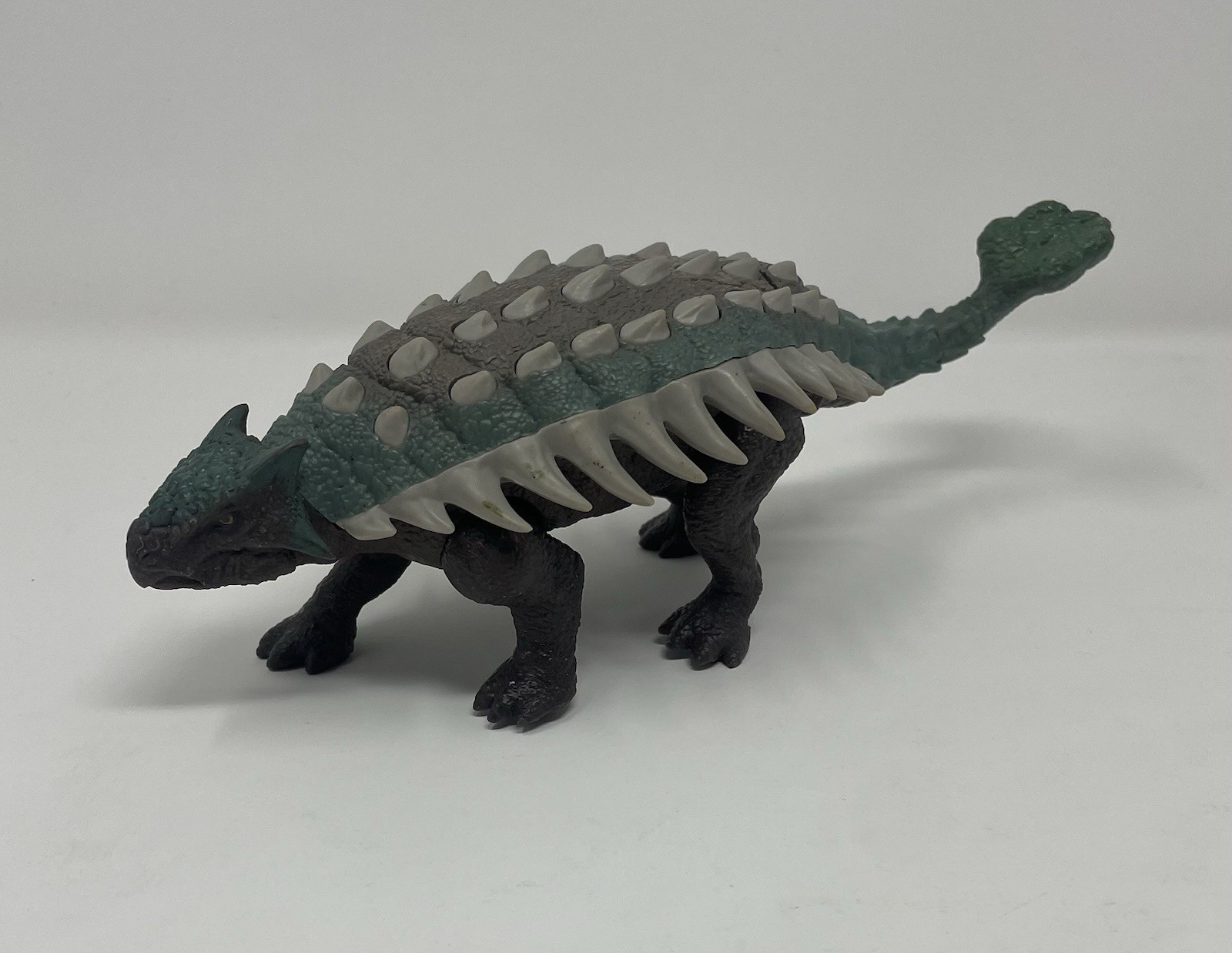 2017 Jurassic World Fallen Kingdom  Roarivores Ankylosaurus Needs Batteries