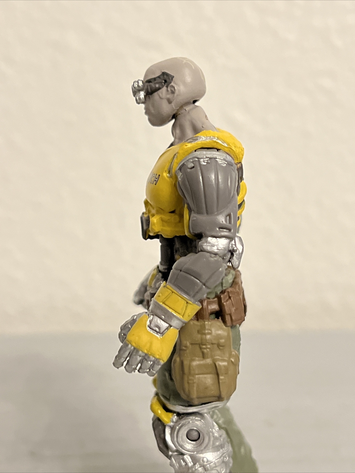 READY PLAYER ONE AECH 4” ACTION FIGURE TOY (PRE-OWNED)