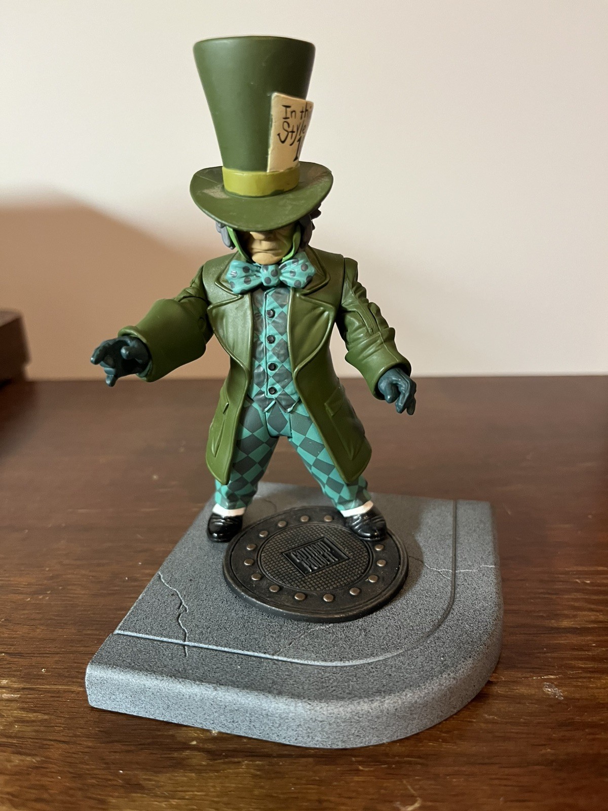 MAD HATTER Collector Action Figure – Batman The Long Halloween Series