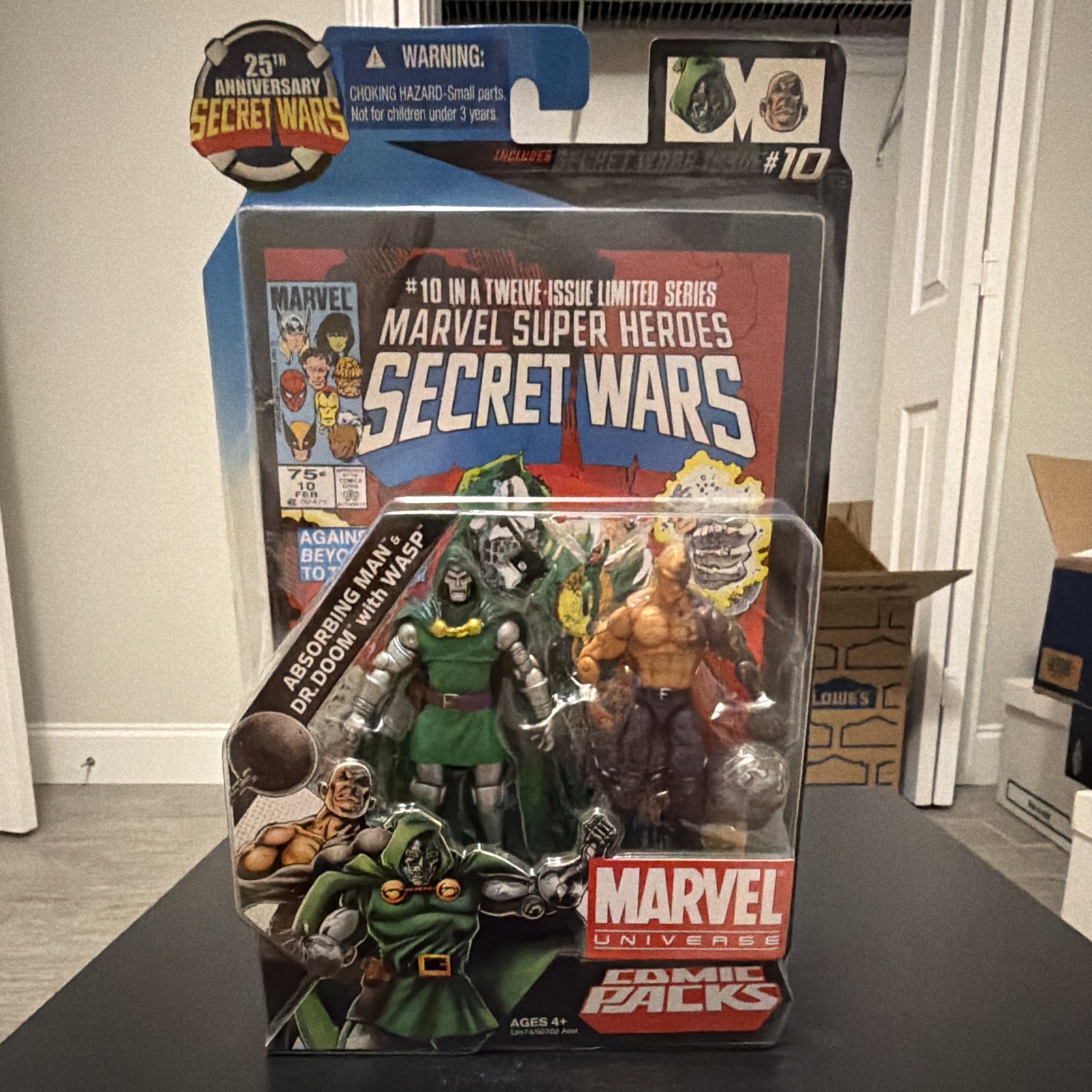 Marvel Universe Comic Packs Secret Wars #10 Absorbing Man & Dr. Doom + Comic