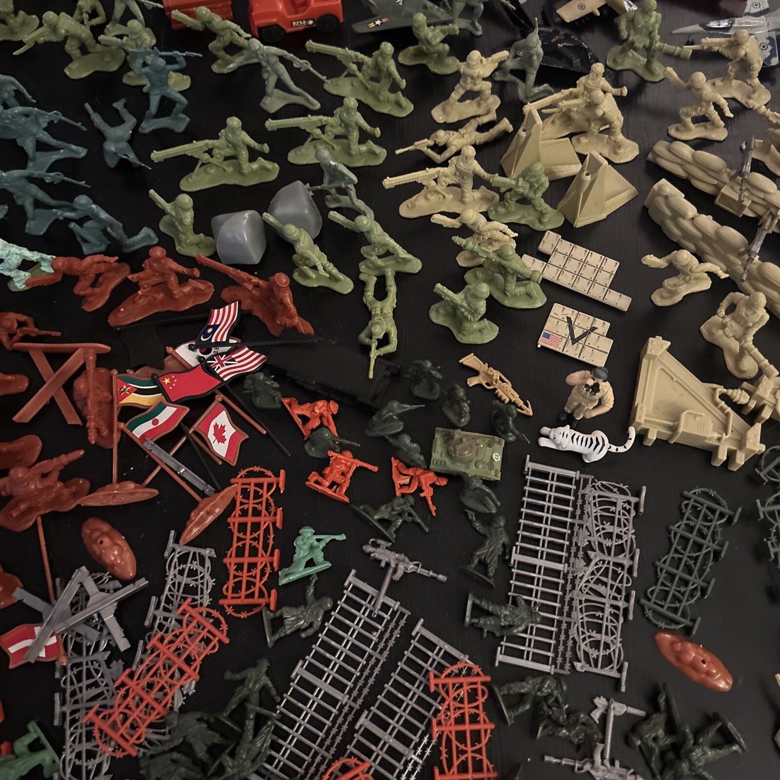 Lanard & Misc Military Action Figures Weapons Vehicles Fences Flags Lot Of 200+!