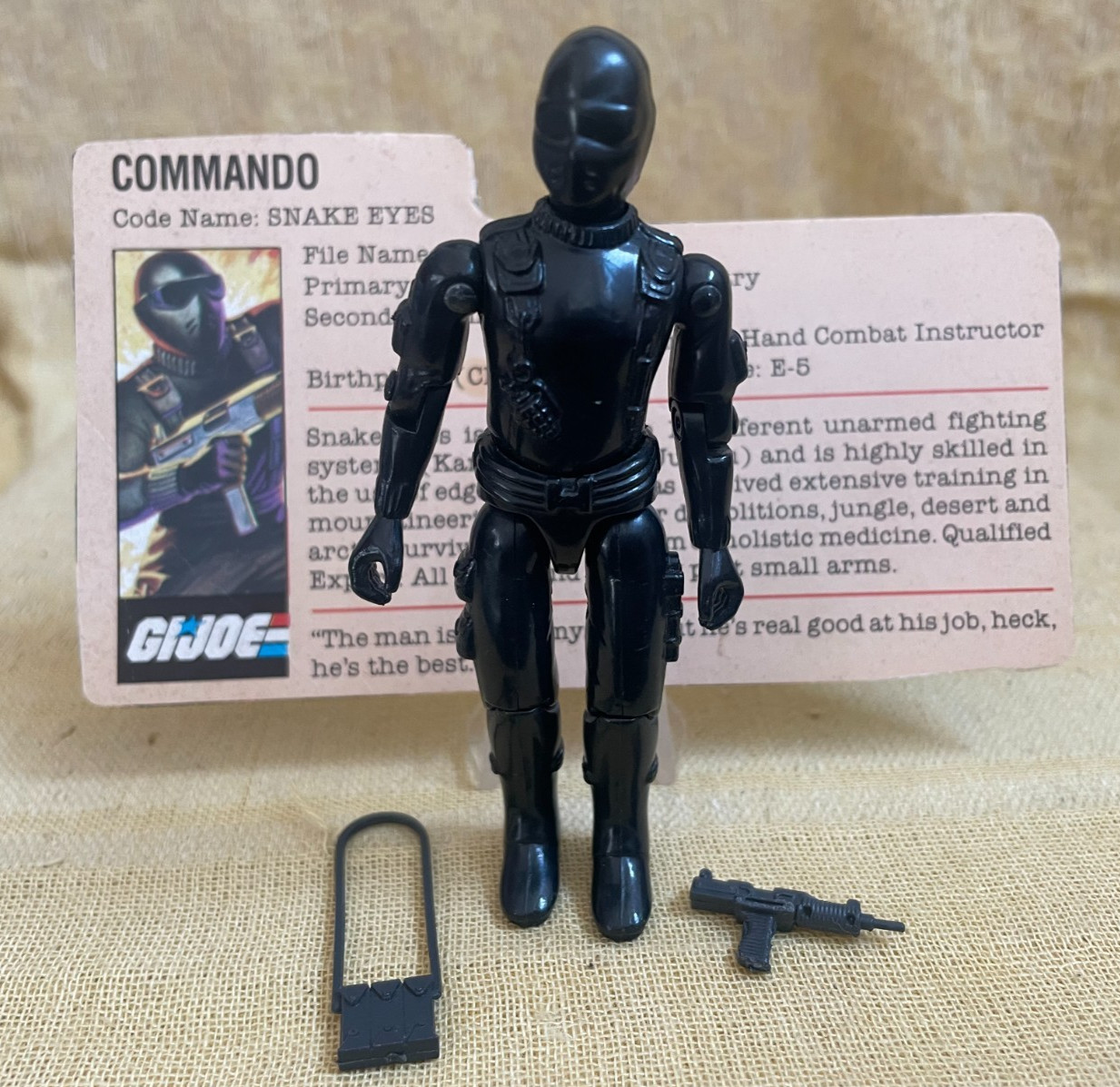 1982 GI Joe Snake Eyes Straight Arm – UNBROKEN – File Card – 100% Complete w/ BG
